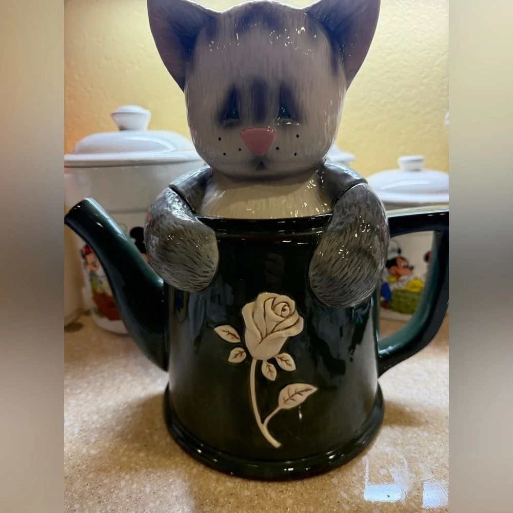 2004 Kenni-Kats Blue Sky Carvers Cat-Shaped Cookie Jar Cat in tea-pot Kitten